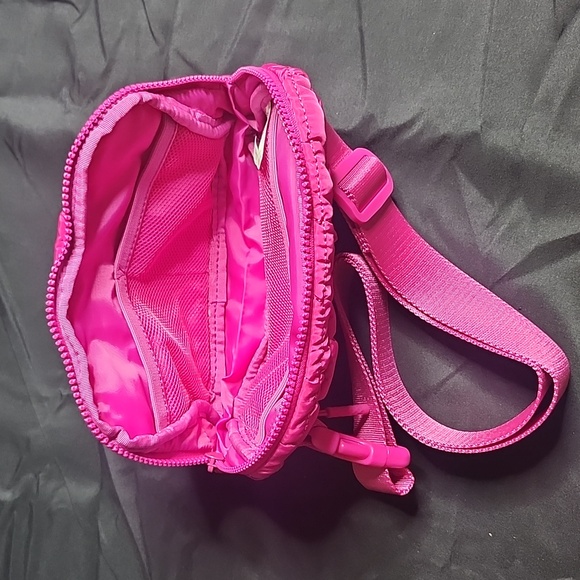 Puffer Tote Quilted Crossbody Bag w/ dust bag! - Picture 7 of 7